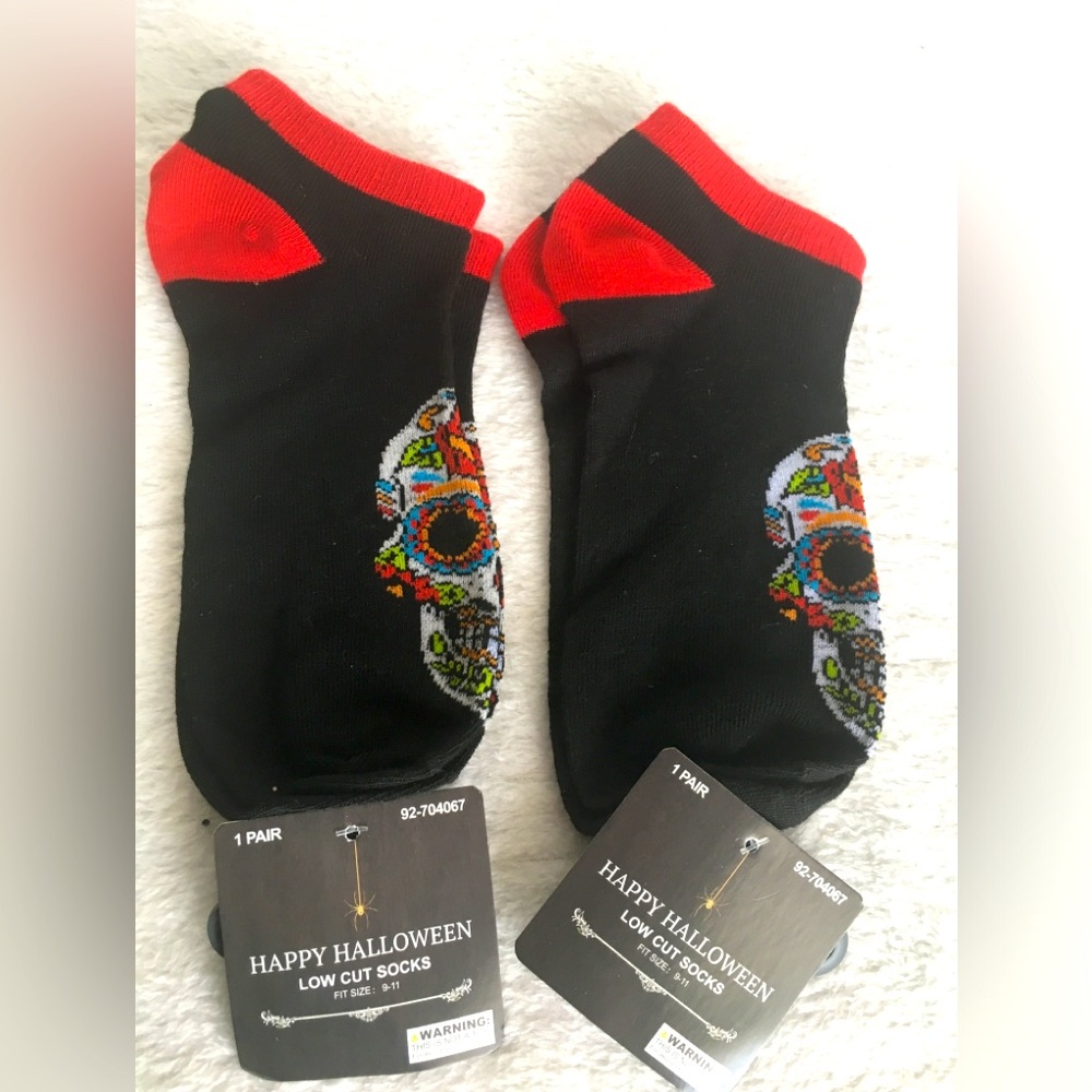 Two pairs Day of the Dead Low cut Socks Sugar Skull Size 6-12 Black Novelty